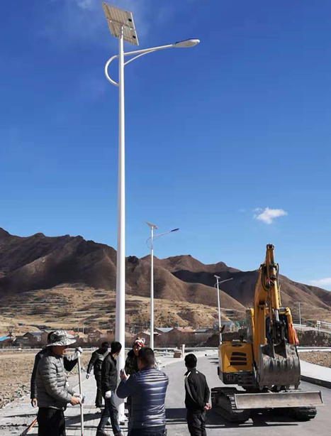 甘南碌曲10米太阳能路灯项目